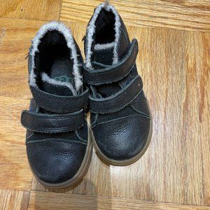 Toddler Ugg Australia sneaker with fur trim